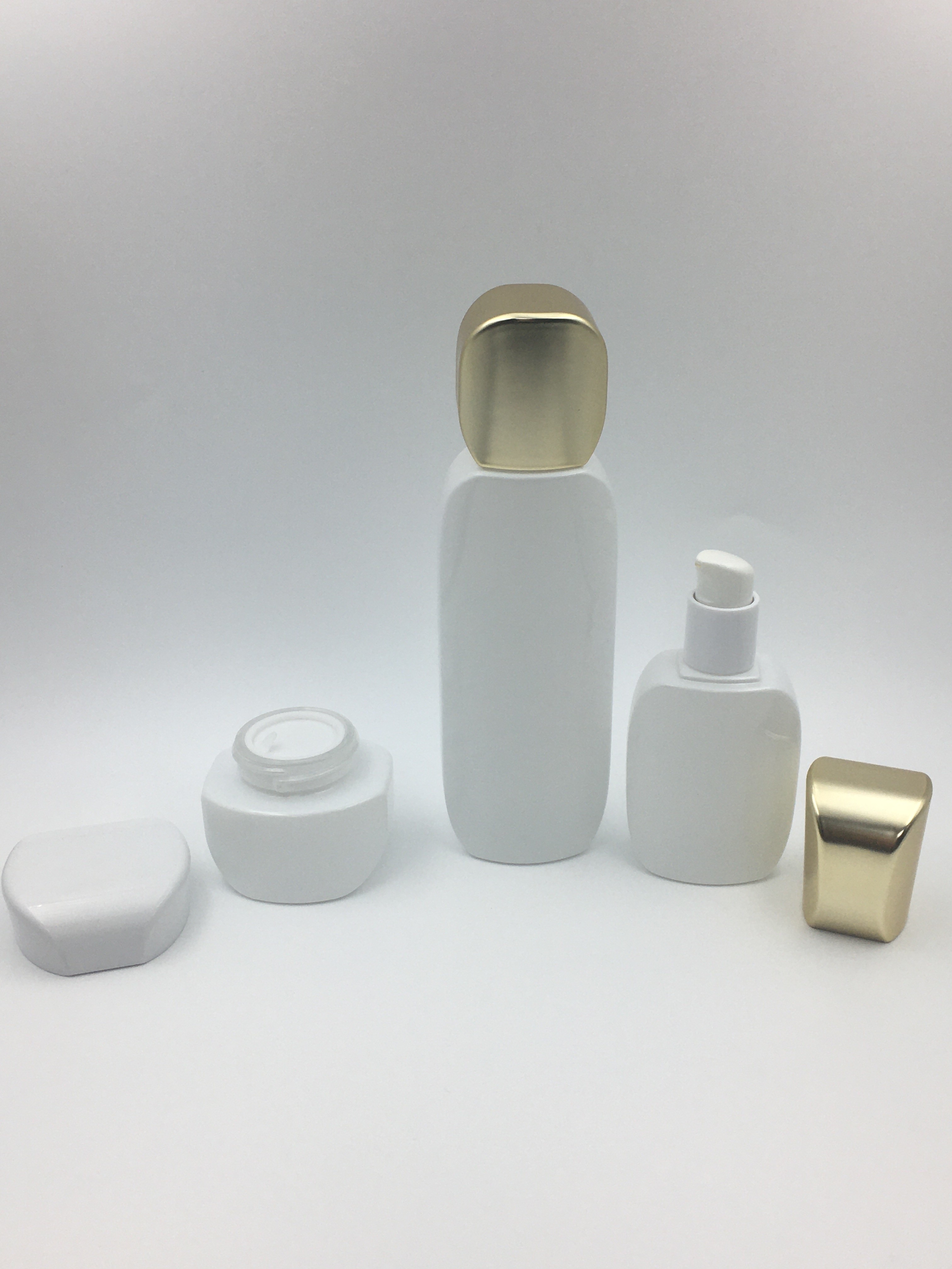 Custom Cosmetic Glass Jars With Bamboo Cap Eco Friendly