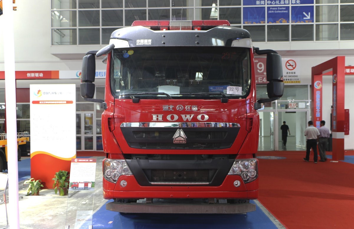 Special Vehicle Sprinkler Fire Fighting Water Truck 4x2 12 Cubic Water Tank Fire Truck Engine