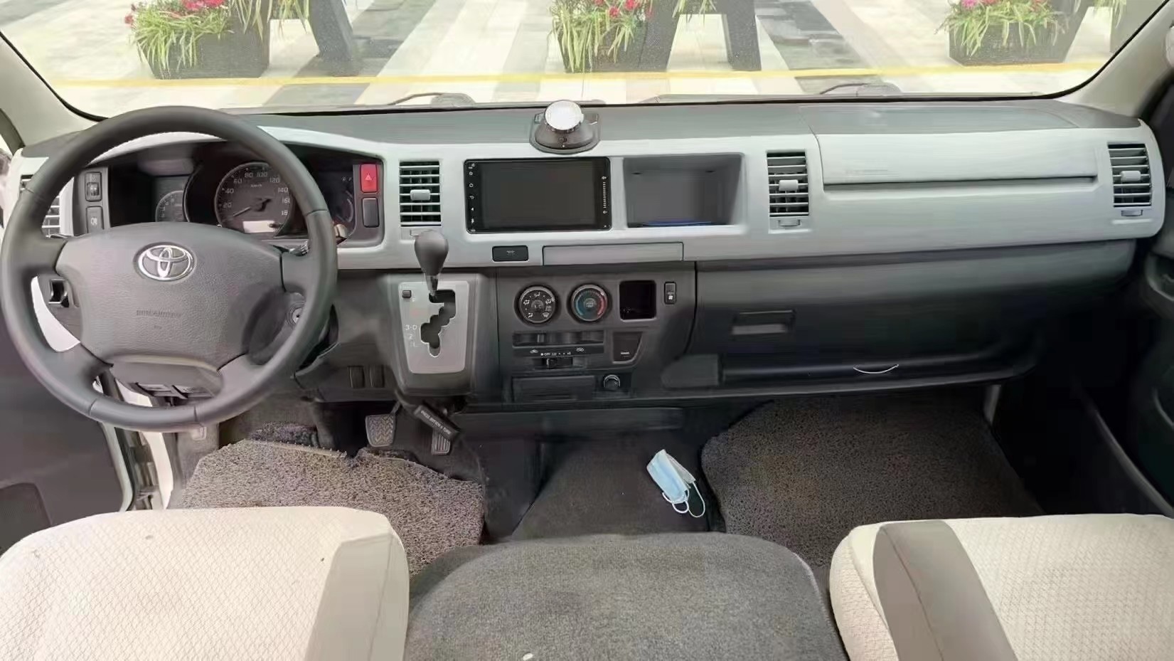 13seats Used Toyota Hiace Bus 2TR Gasoline Engine Front Engine Second Hand Van