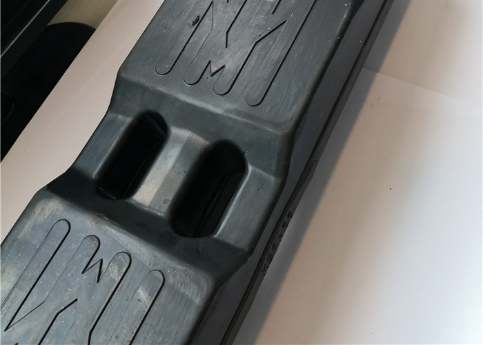 600mm Length Bolt On Excavator Black Rubber Pads For Kobelco E255