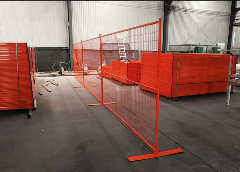 PVC Coated 6x9.5ft Temporary Site Fencing With 50x100mm Mesh