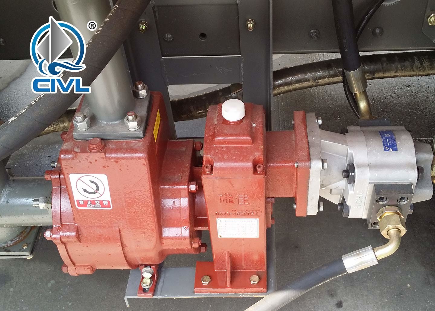 Chemical Liquid Tanker Truck 5000 L - 7000 L With Stainless Steel Or Carbon Steel Pump Pto Pipe