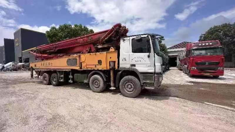 World Top Brand 2013 Putzmeister 53m Truck Pump Concrete Pump 6 Section Boom on Mercedes-Benz Truck Sell at Perfect Original Condition