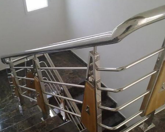 Heavy Wall Stainless Steel Round Pipe Cold / Hot Rolled Strong Structural Strength