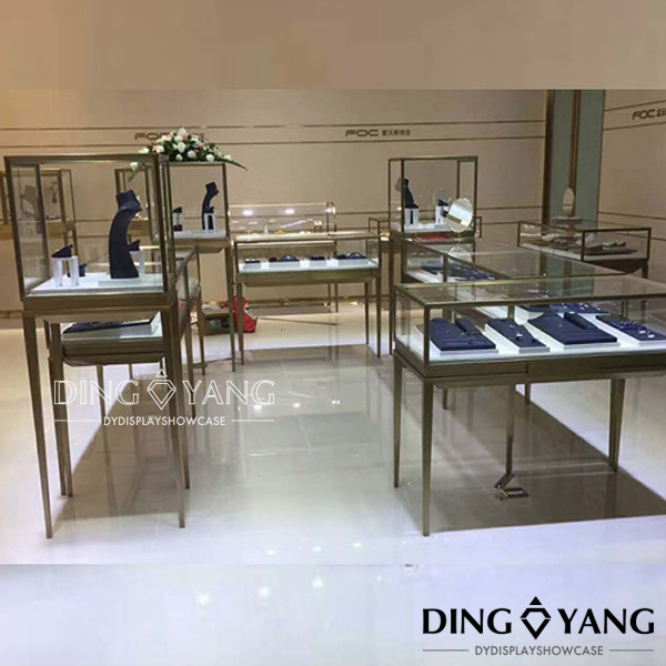 Round Glass Lockable Lighted Jewelry Display Cases