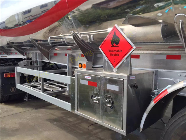 45CBM Stainless Steel Tanker Trailers , Water Tanker Truck 28 Ton Landing Gear