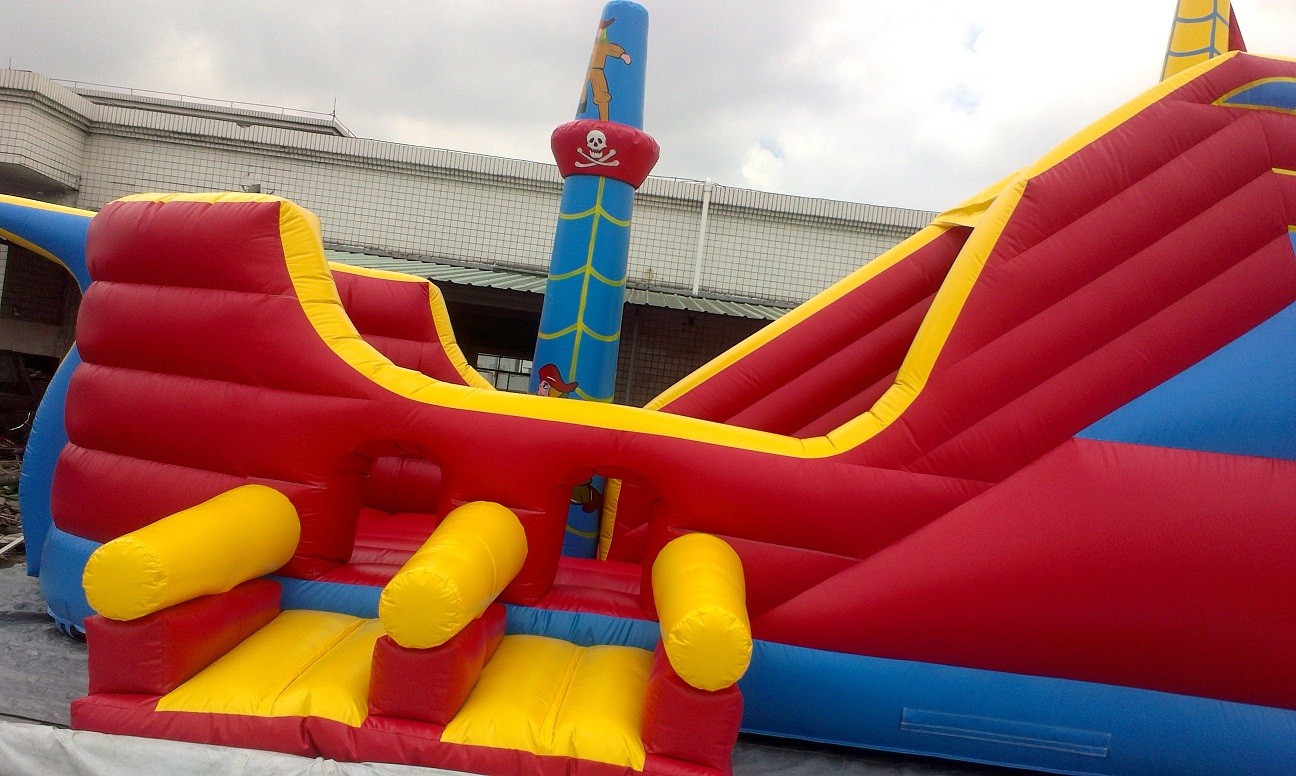 Red Corsair Kids And Adults Outdoor Inflatable Water Slide With Double Lanes