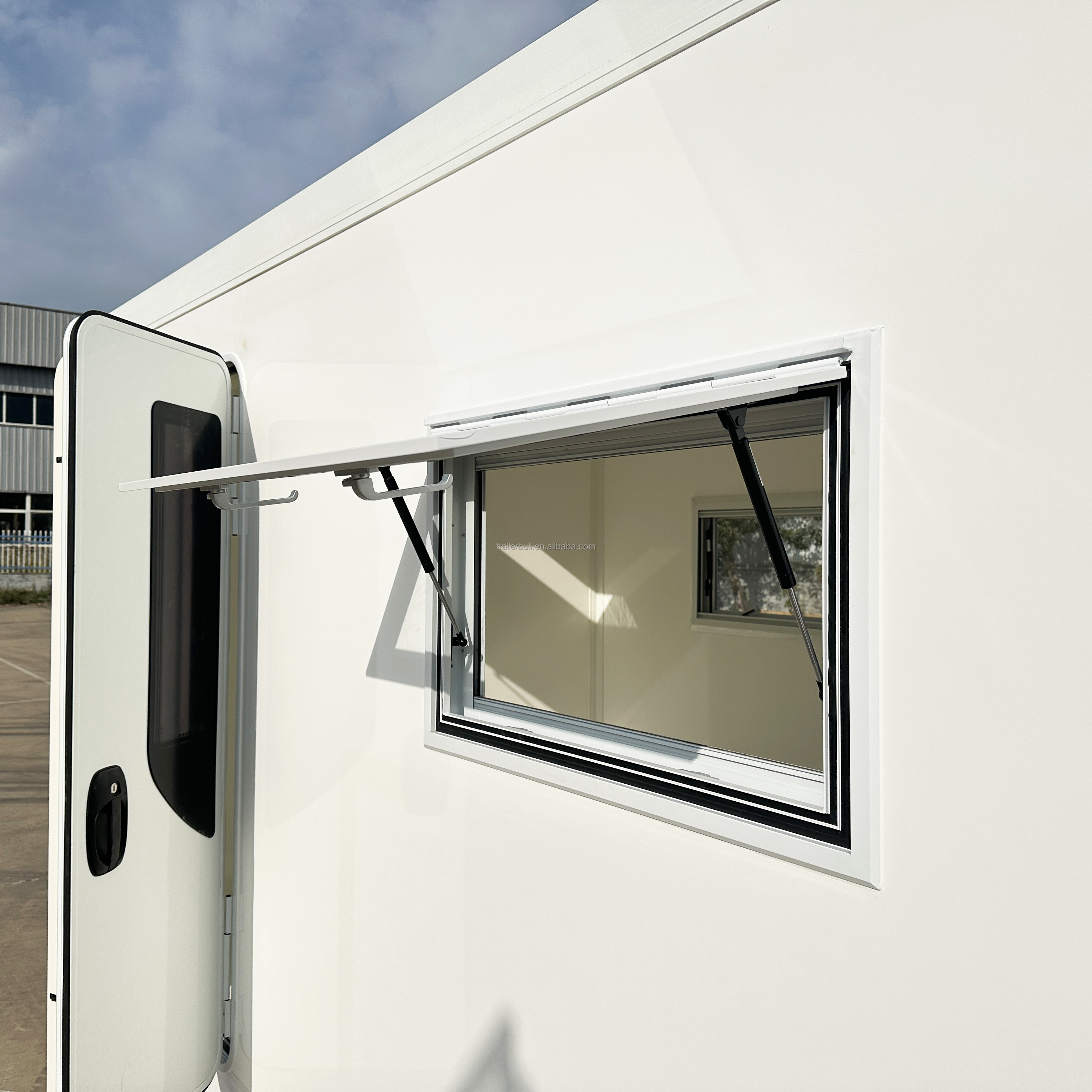 Max. Open at 65 Degrees Customizable Tempered Glass Expedition Windows for RV Trailers