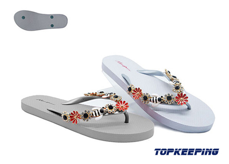 Diamond Women PE Flip Flop With Metal Luster Textured Strap