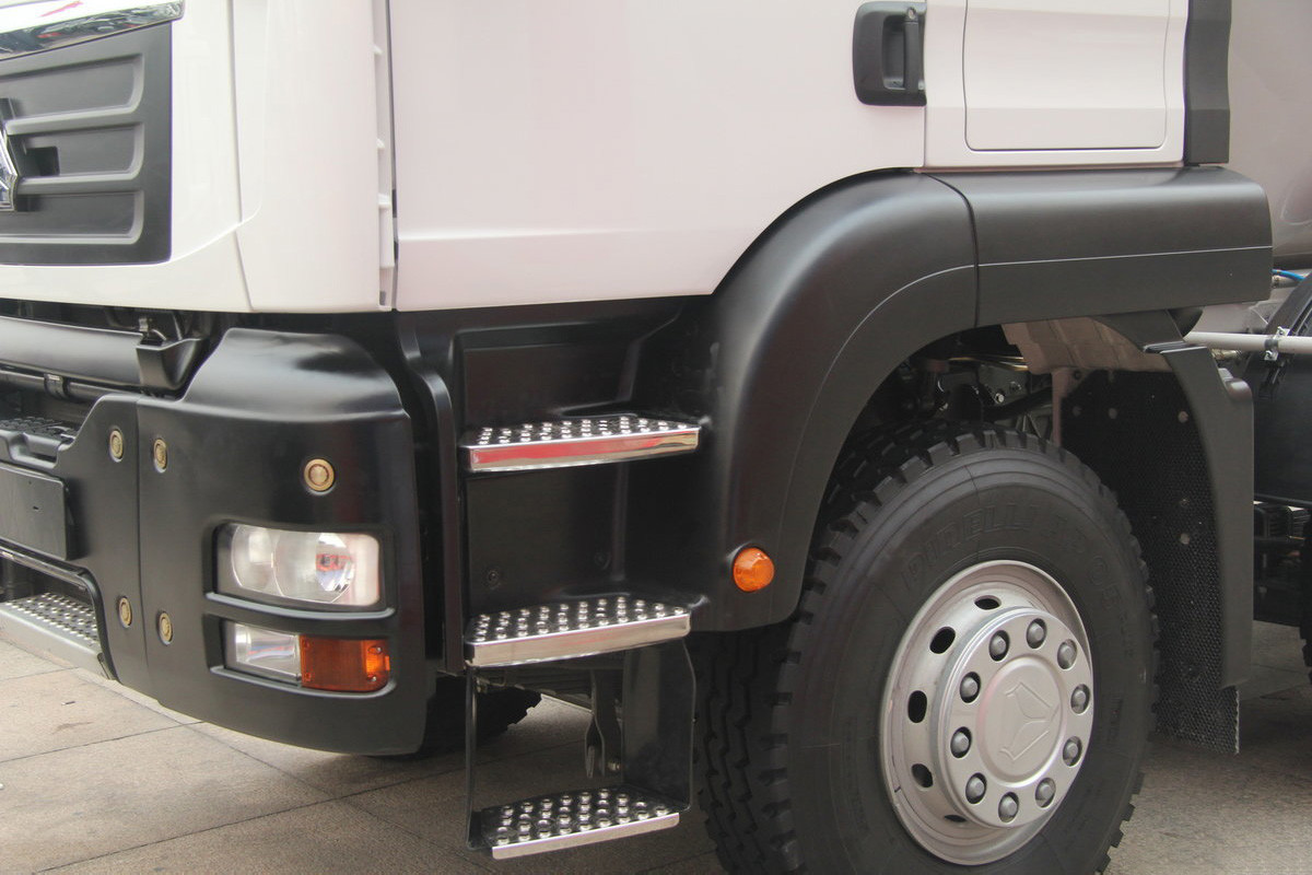 Sinotruk SITRAK C7H Heavy Duty Truck Diesel 16-Speed 400HP 8X4 6.5m3 Concrete Mixer Truck
