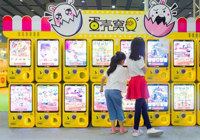 100W Eggshell Capsule Toy Gashapon Kids Arcade Machine