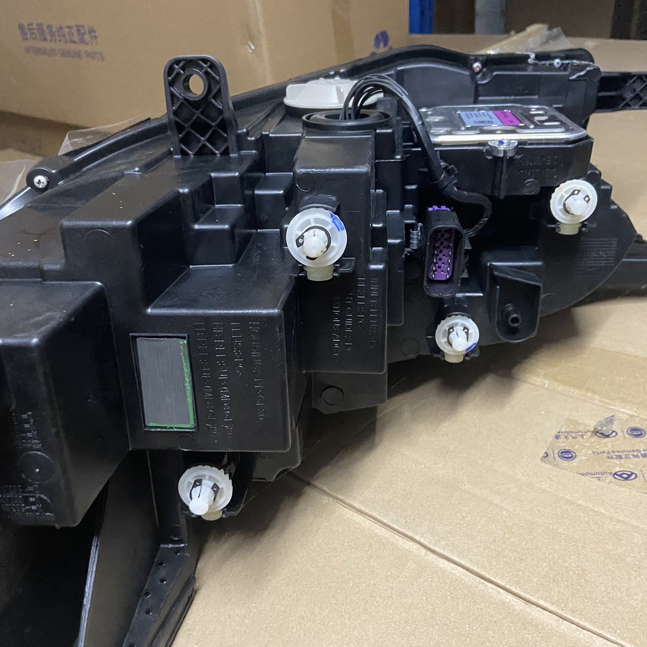 Condition Headlight for 2018 High Config Autumn ROEWE RX5 OE 10634460