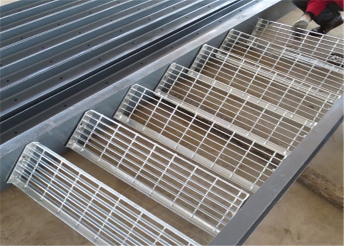 Stainless Galvanized Stair Treads Steel Grating Catwalk Q235 305mm Width
