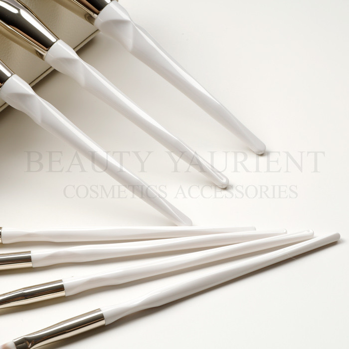 Deluxe White 7 Piece Makeup Brush Set Ultra Soft Fiber Hair Facial Brush Kit