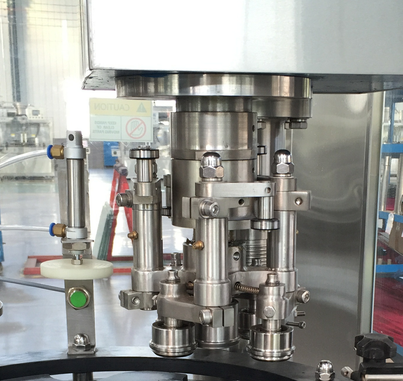 12Oz 14Oz 16Oz Beer Bottle Capping Machine , Ss304 Bottle Filling Equipment