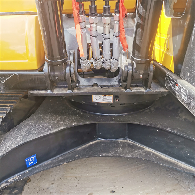 Middle 13 Ton Used Sany SY135 Excavator with ISUZU Engine and 0.53m3 Bucket Capacity
