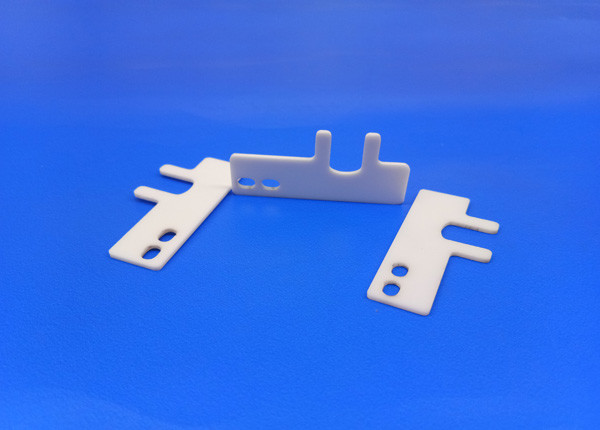 95% Zro2 Substrate Machinable Ceramic Block , Wear Grooved Ceramic Guide Plate