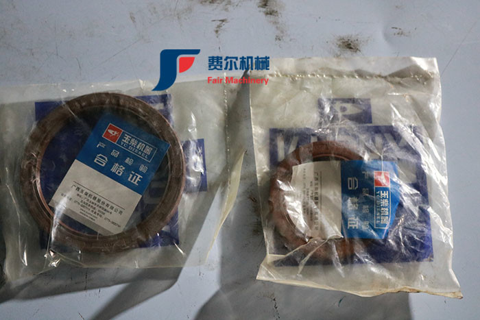 Genuine XCMG Wheel Loader Spare Parts Rear Crankshaft Oil Seal For YC6108 / YC6B125