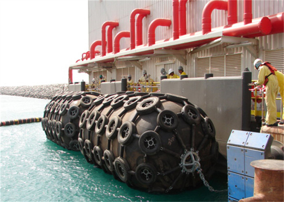 Hot sale Yokohama type inflatable rubber fender to protect the hull