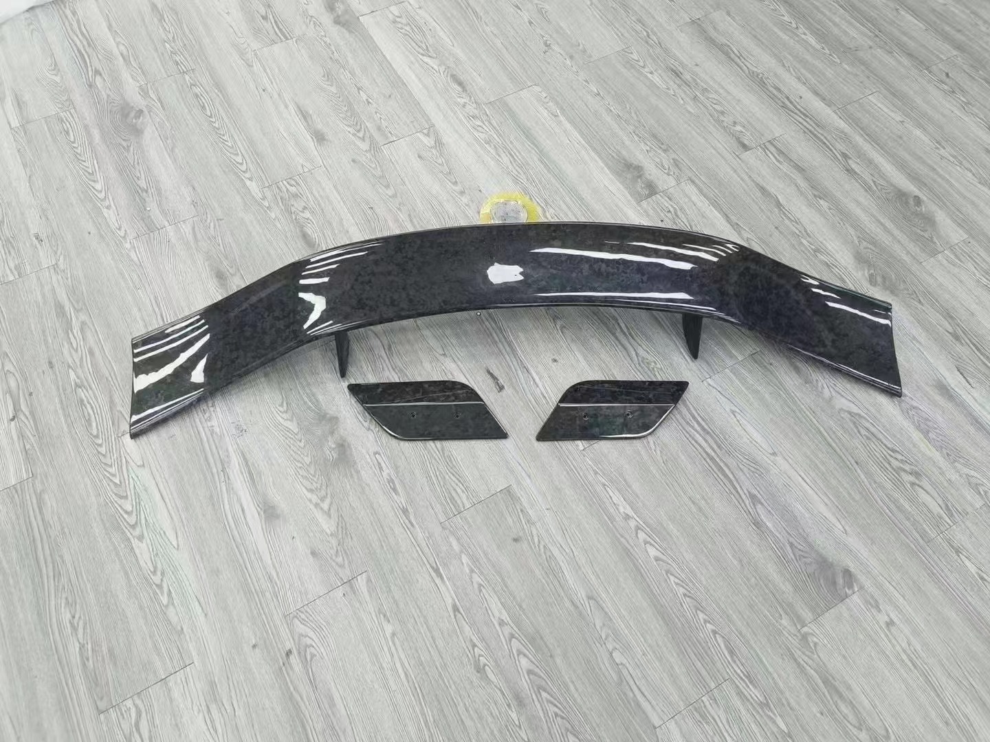 Bright Black Aston Martin Body Kit DBX MSY Style Carbon Fiber Spoiler Wing