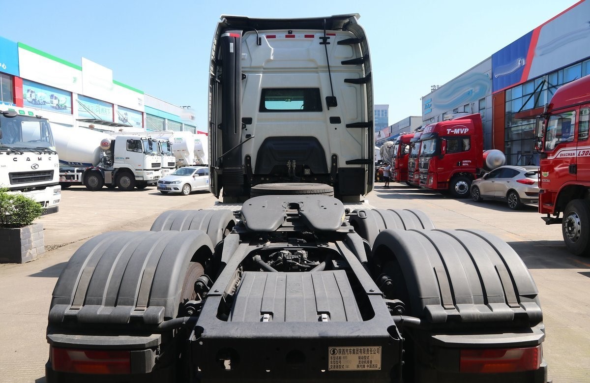 Good Condition 2024 6*4 Truck Shacman X6000 Tractor Trucks 0km Used Shacman Truck