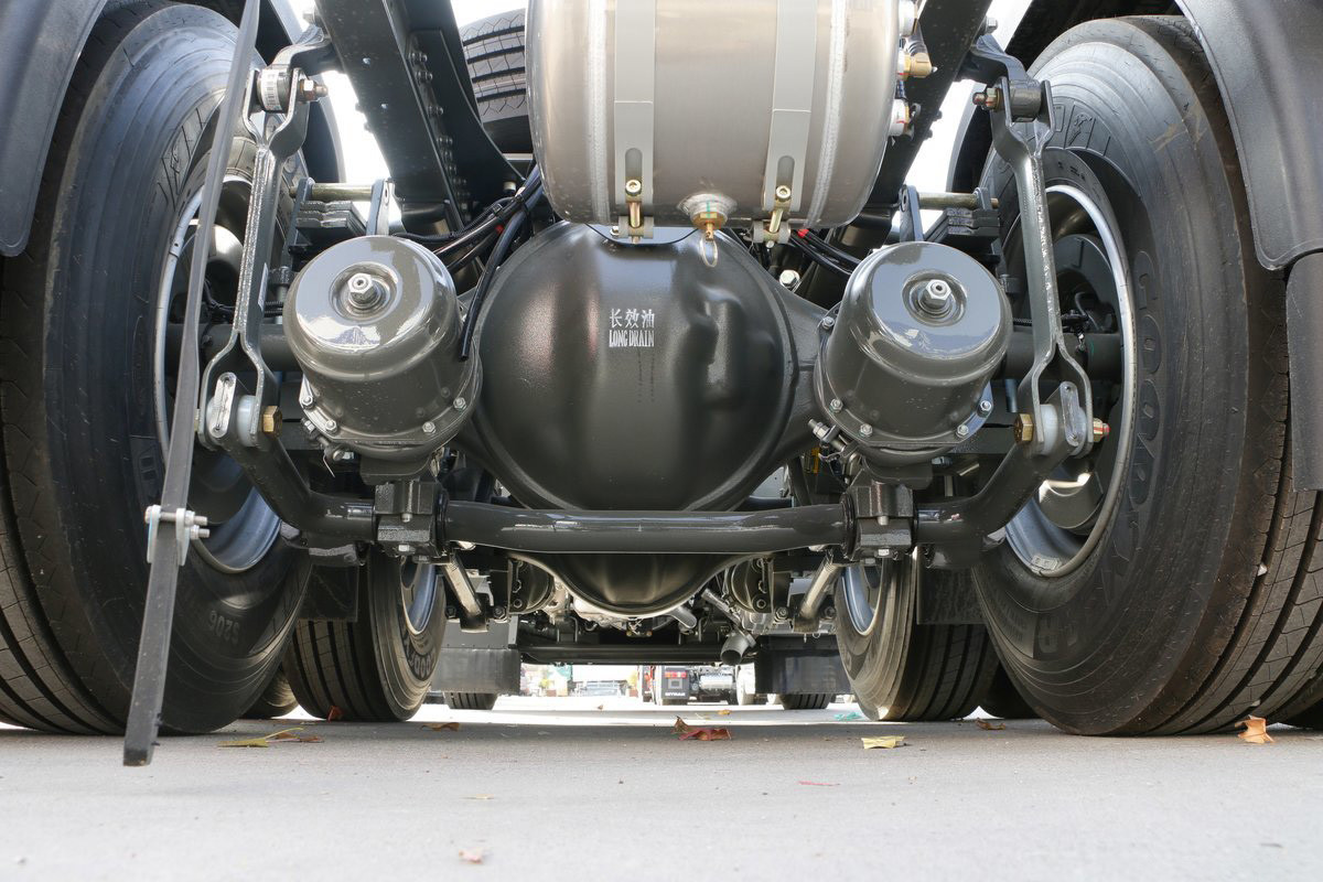 Sinotruk SITRAK Tractor Truck C9H Heavy Truck 560HP 6X4 LNG Automatic Transmission