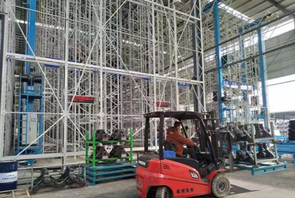 4 Aisles Automated Storage Retrieval System ASRS 4032 Cargo Spaces