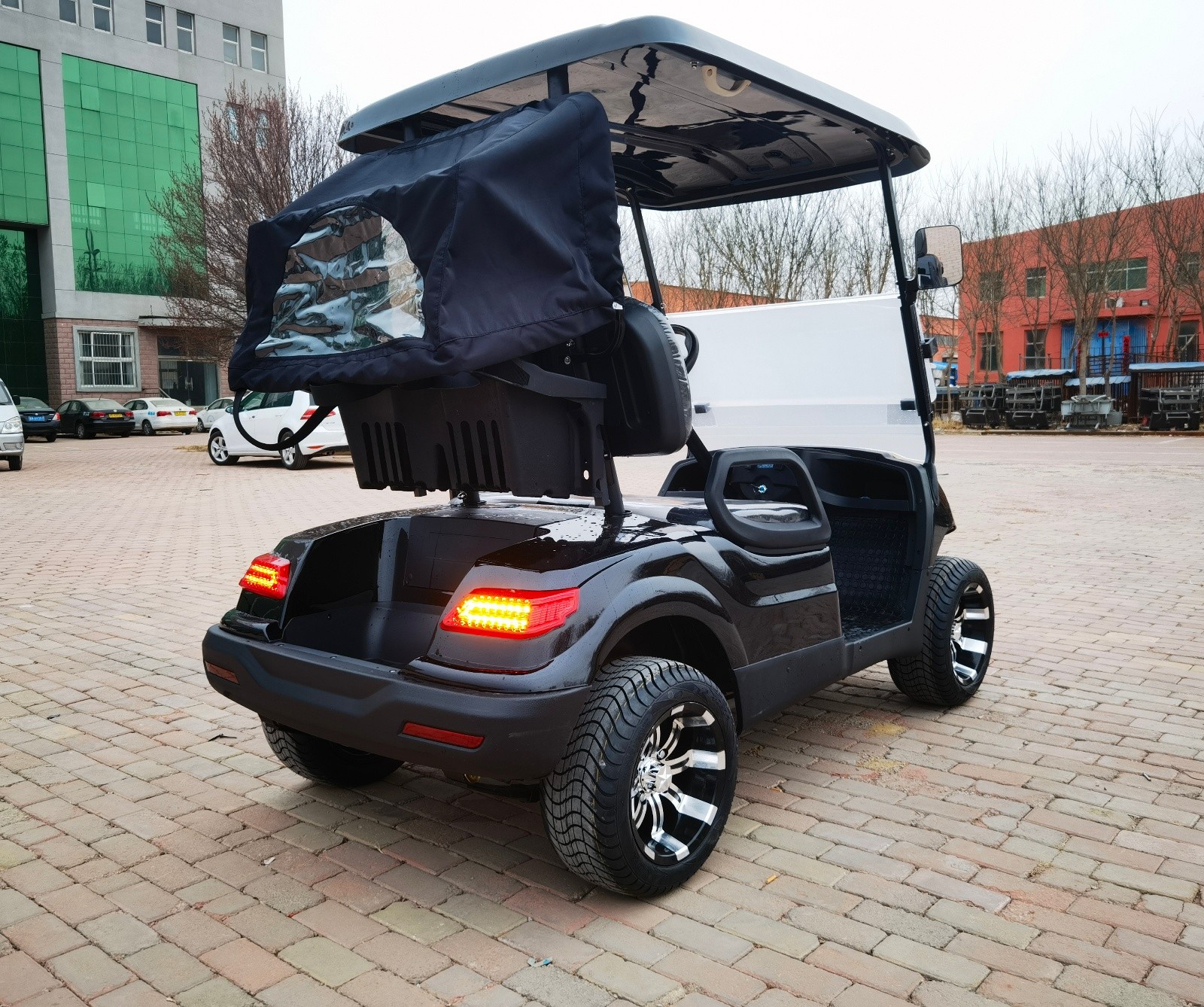 Black Color 2 Seater Golf Cart 4 Wheel 10 Inch Tire 70-100km With Lithium Battery