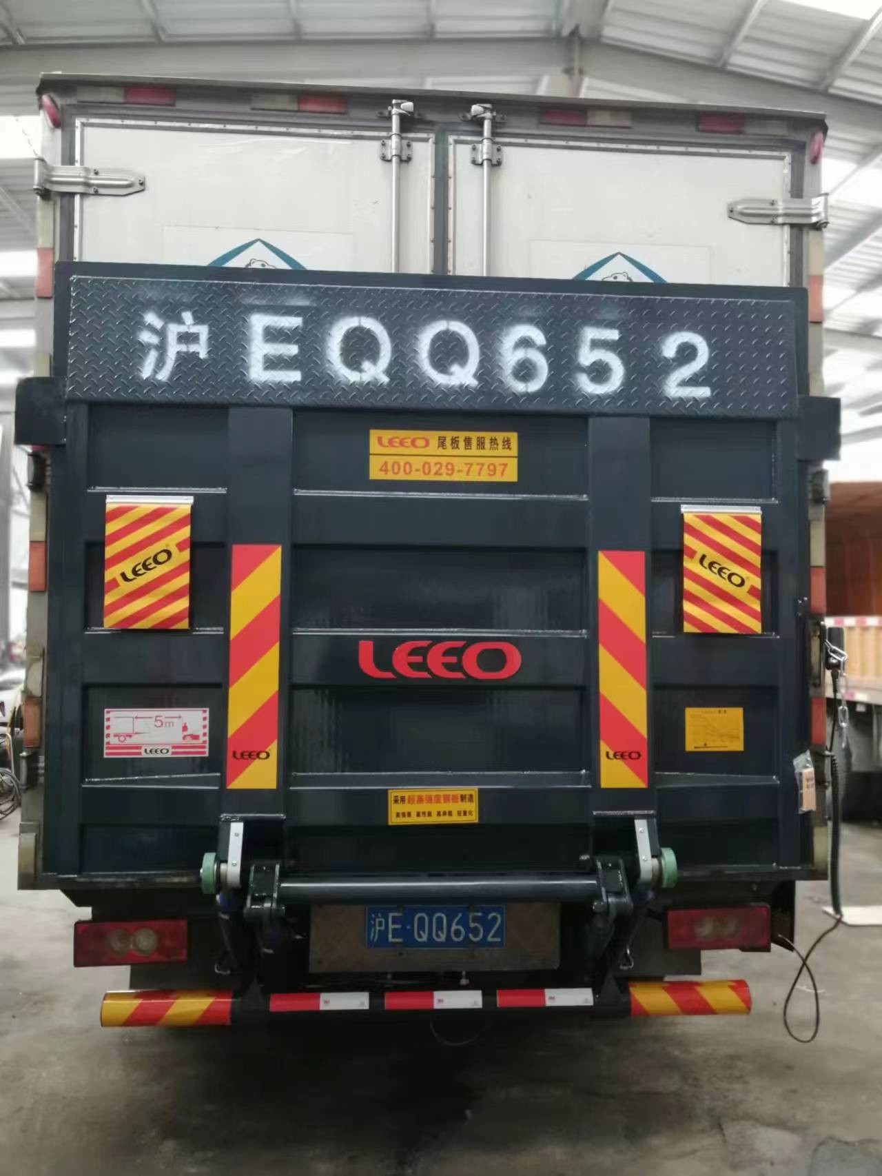 Steel material black light hydraulic system truck tailgate lift to 1350m, load capacity 1500kg