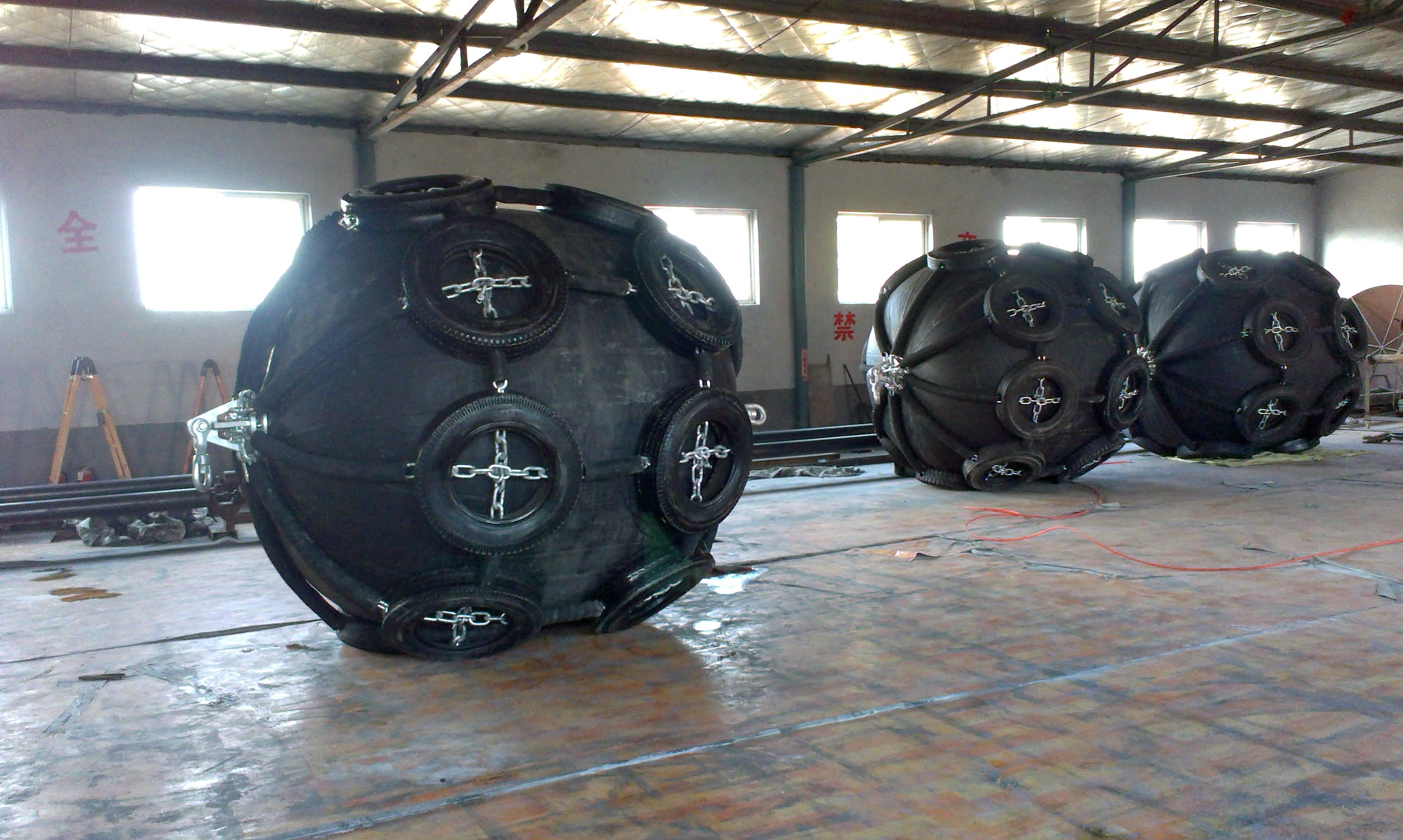 50Kpa 80 Kpa STS Pneumatic Rubber Fender Yokohama Type Fenders With Tire Chain Net