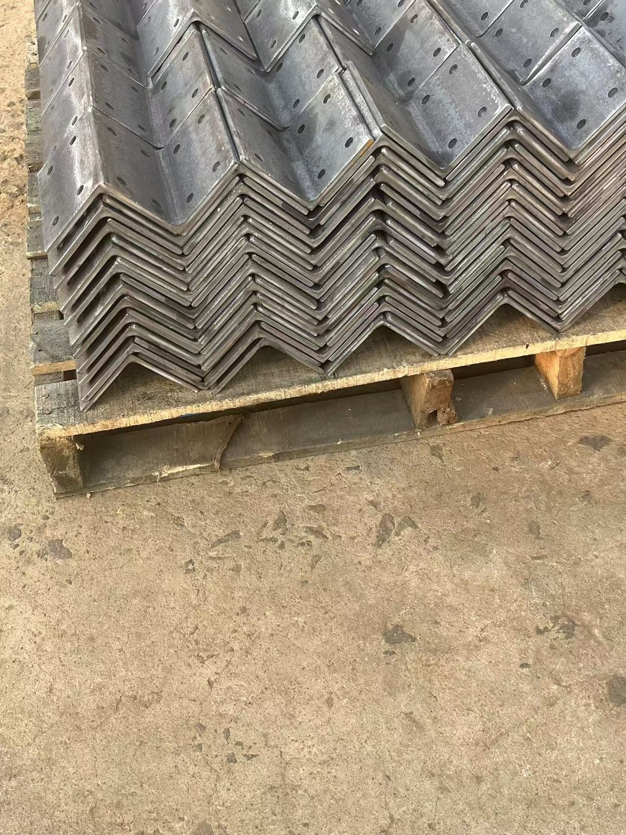 Galvanized Angle Steel Ideal For Construction Projects With Excellent Durability And Rust Resistance