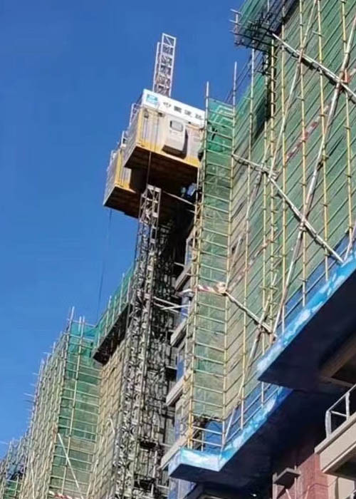 VFD Yellow Rack And Pinion Hoist Engine Power 2x15Kw For Construction Man / Materials
