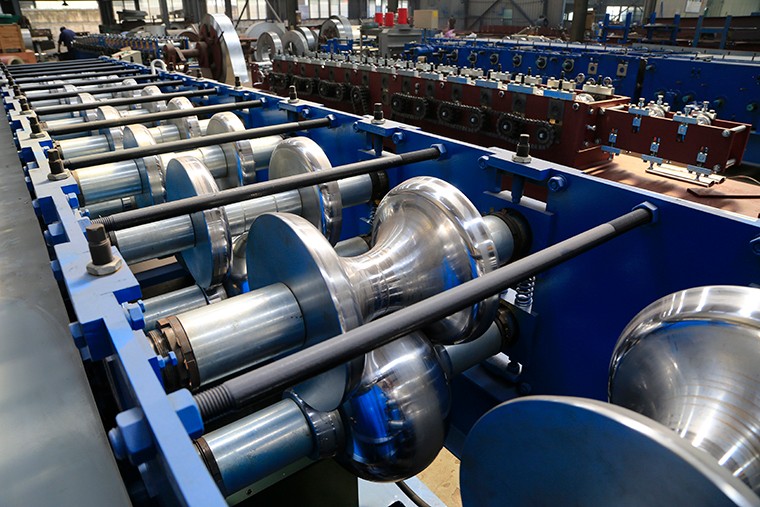 0.3-0.8mm Thickness Ridge Cap Roll Forming Machine High Working Efficiency