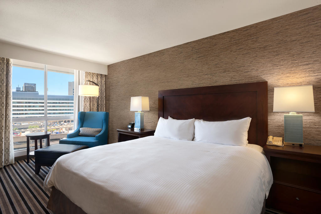 Hotel Room Furniture Cherry Wood King size Bed and Desk set in Modern American design style