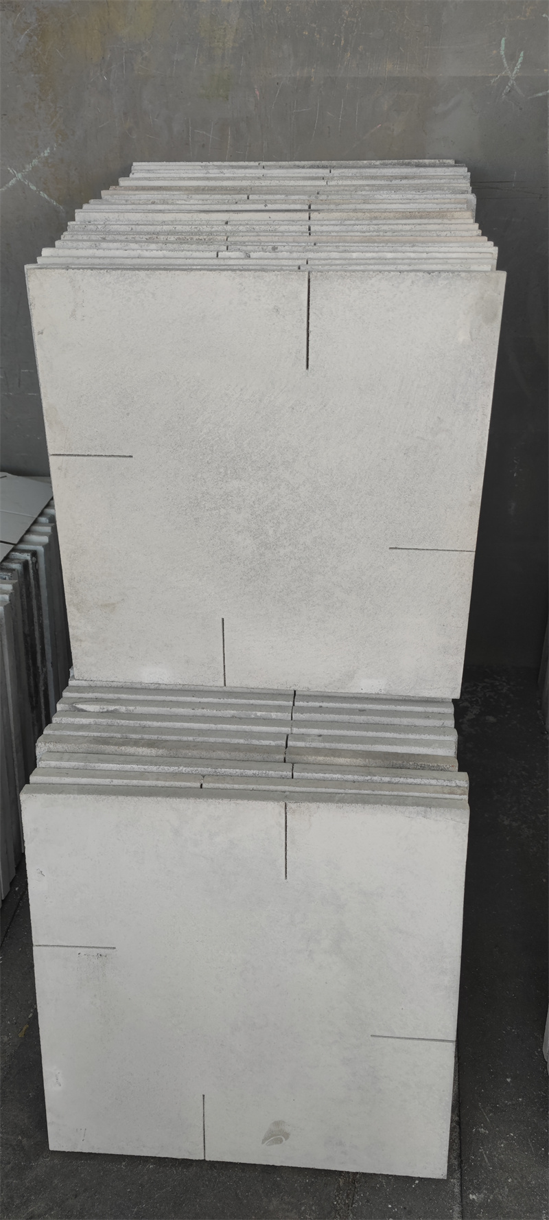 Customized Size Silicon Nitride Bonded Silicon Carbide Plate at Common Refractoriness