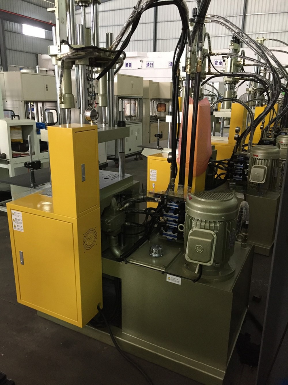 PP Micro Plastic Vertical Injection Moulding Machine 30T With 20mm Screw Diameter