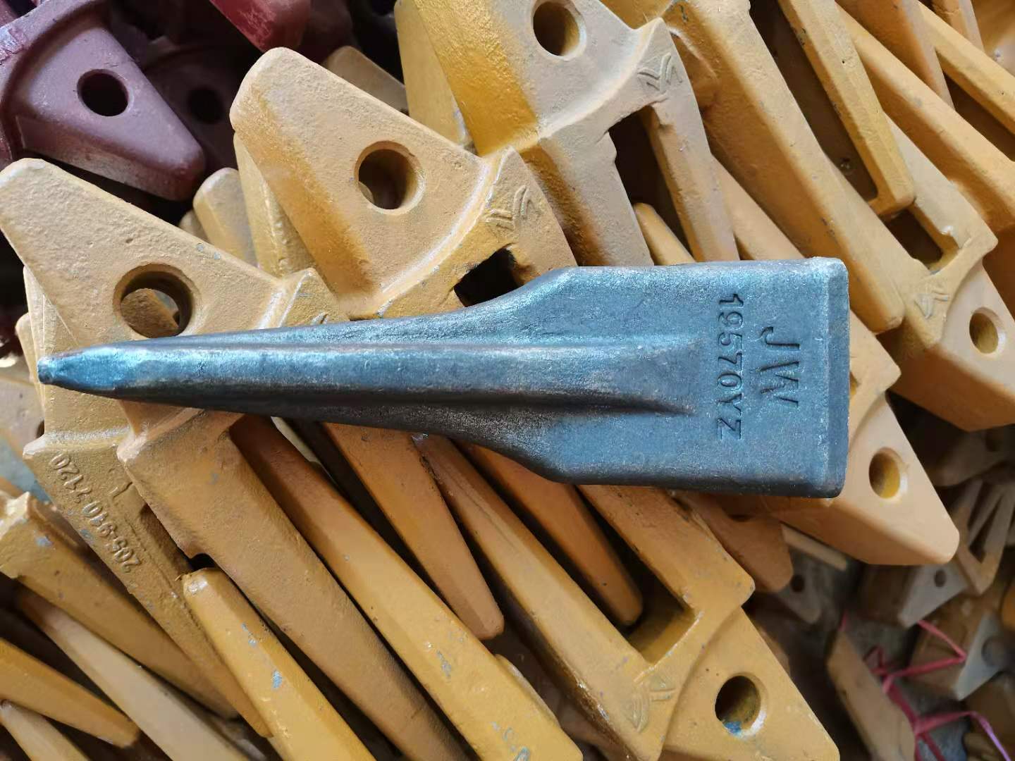 2.5CM Height Alloy Steel Excavator Bucket Teeth Stiff Forged Bucket Teeth