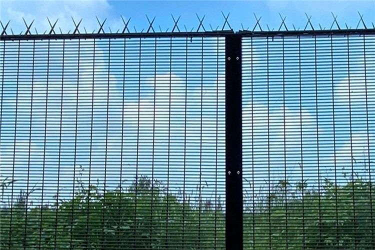 1.83m High Poeder Coated Welded Security Fencing With Square Post 80X80mm