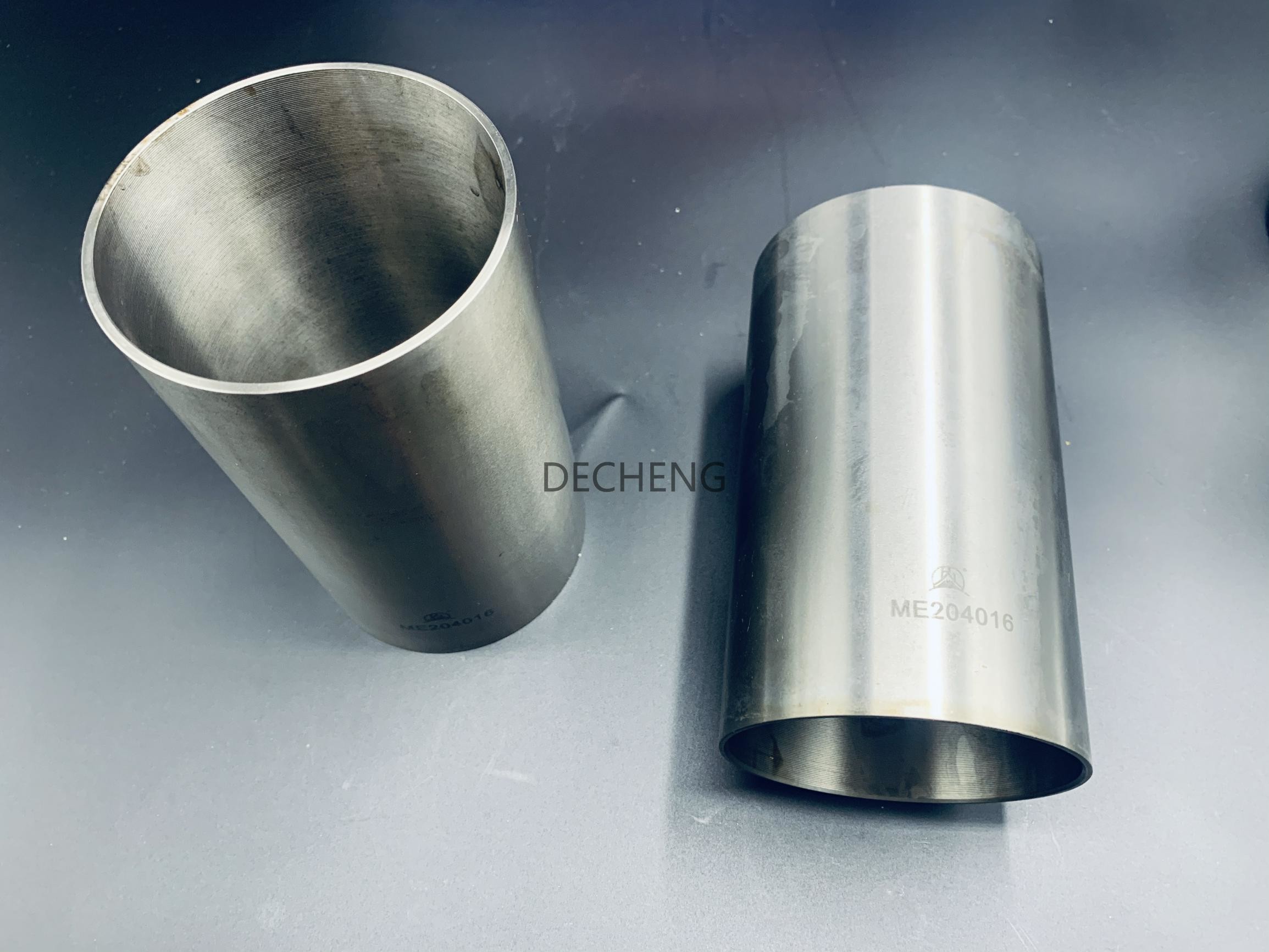 4M40 Mitsubishi Diesel Engine Part Engine Cylinder Liner 93*98*167mm FS204016