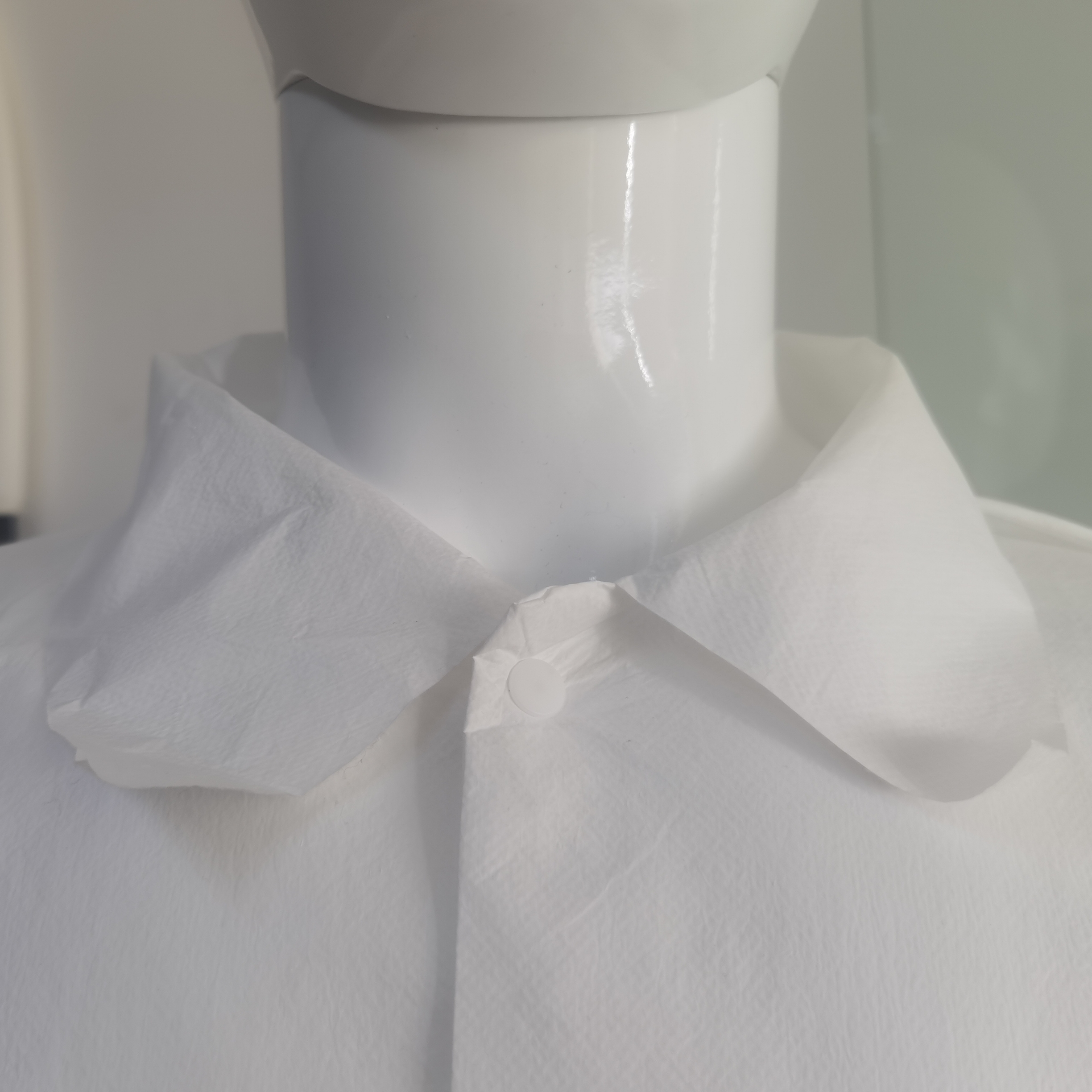 White Microporous Waterproof Dustproof Unisex Uniform Lab Coat with Elastic Wrists Cuffs