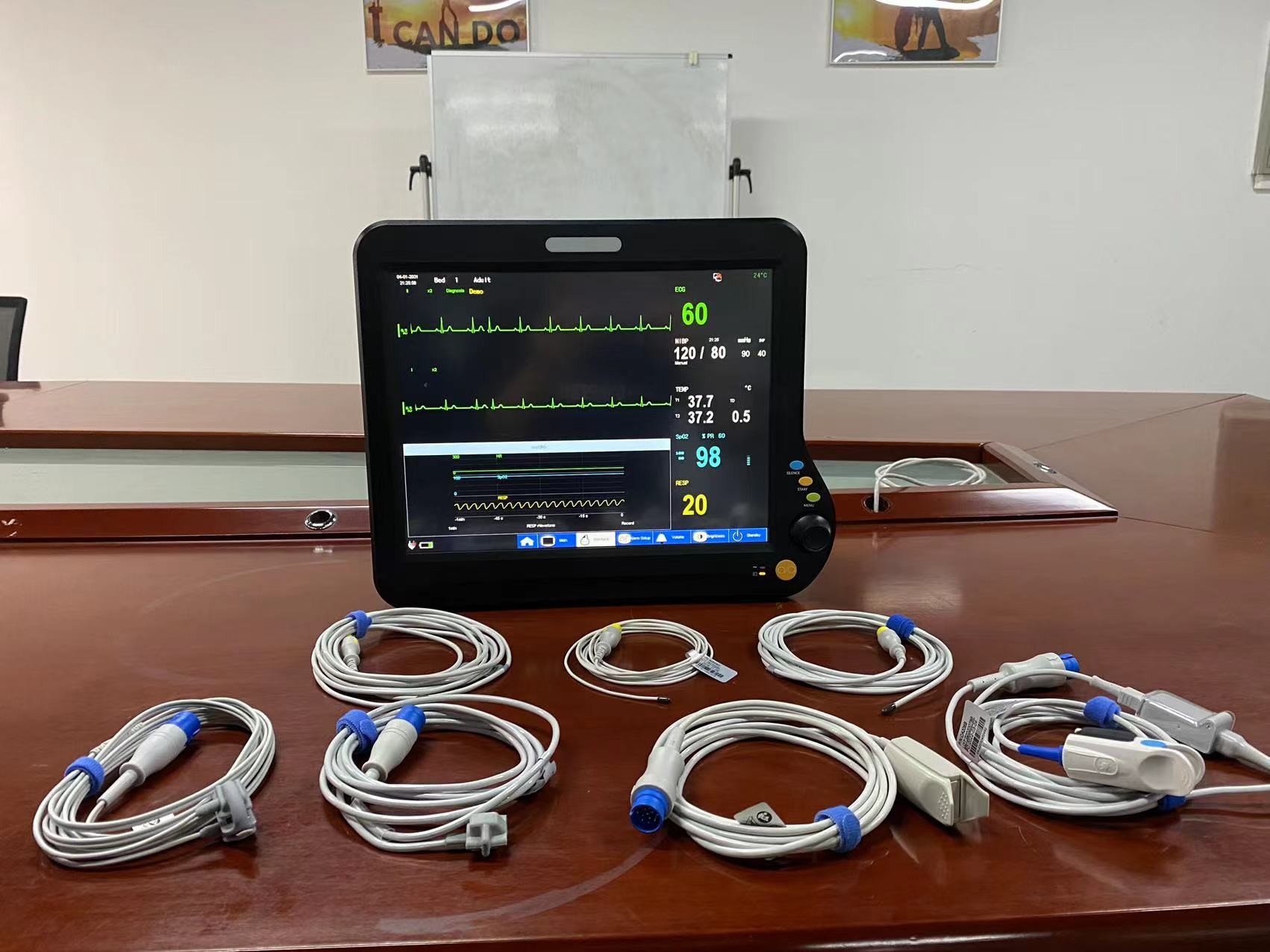 ICU Cardiac Multi Parameter Patient Monitor Portable With 15 Inch TFT LCD Screen