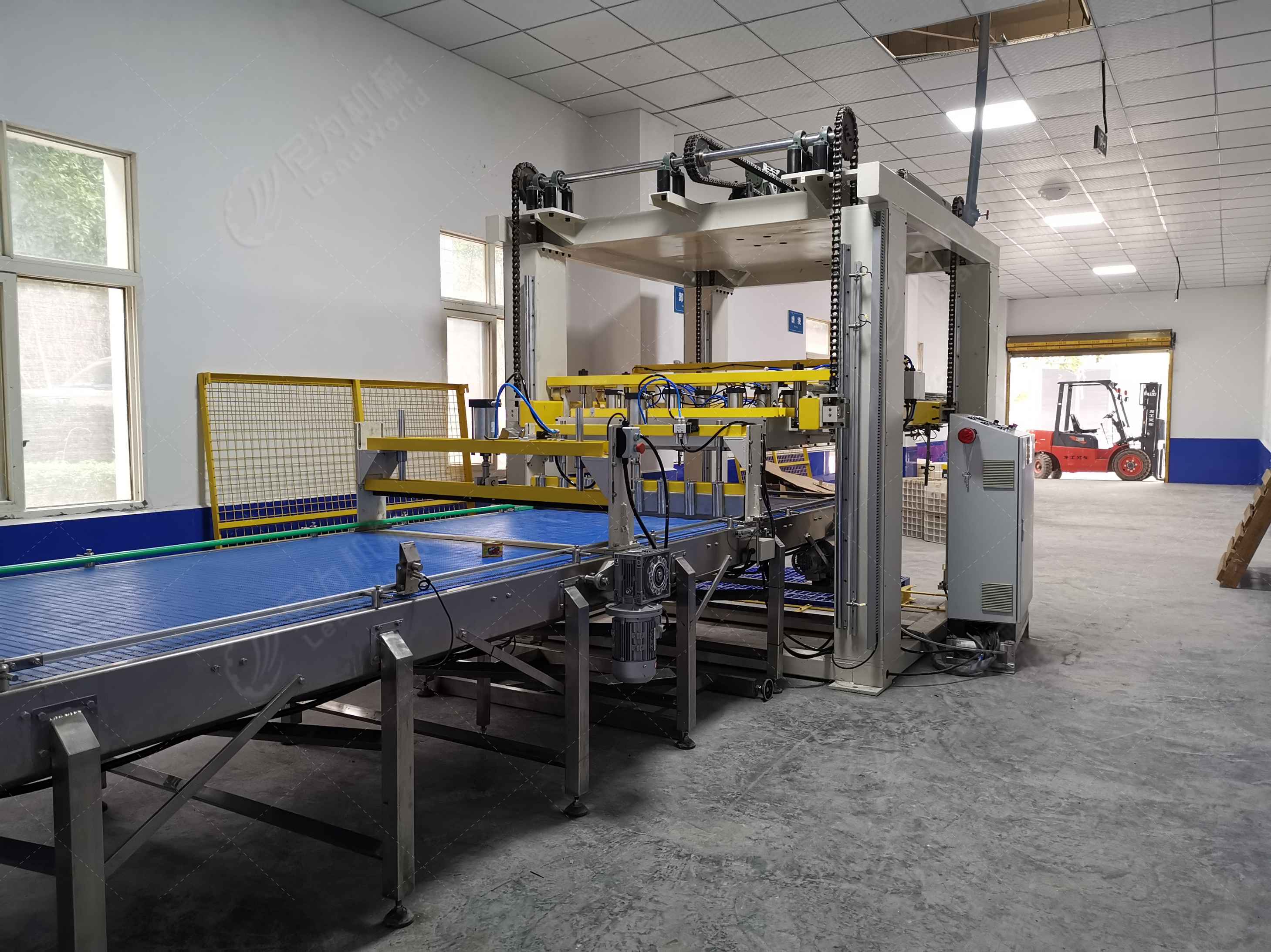 Semi Automatic Glass Bottle Cans Jar Screwing Capping Sealing Packing Machine