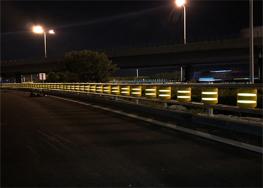 EVA Material Road Rotating Anti Collision Bucket With Reflective Strip