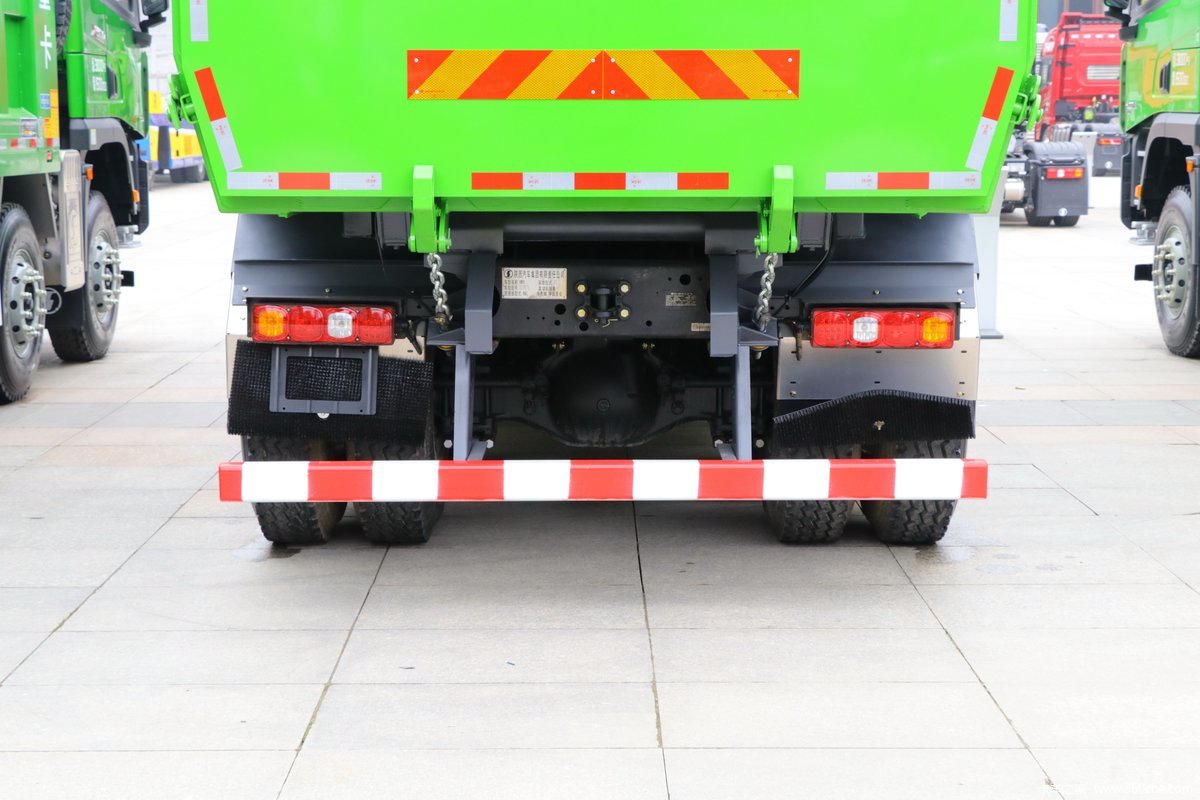 8x4 12 Wheel Shacman Dump Trucks Heavy Duty Performance for Your Road Construction