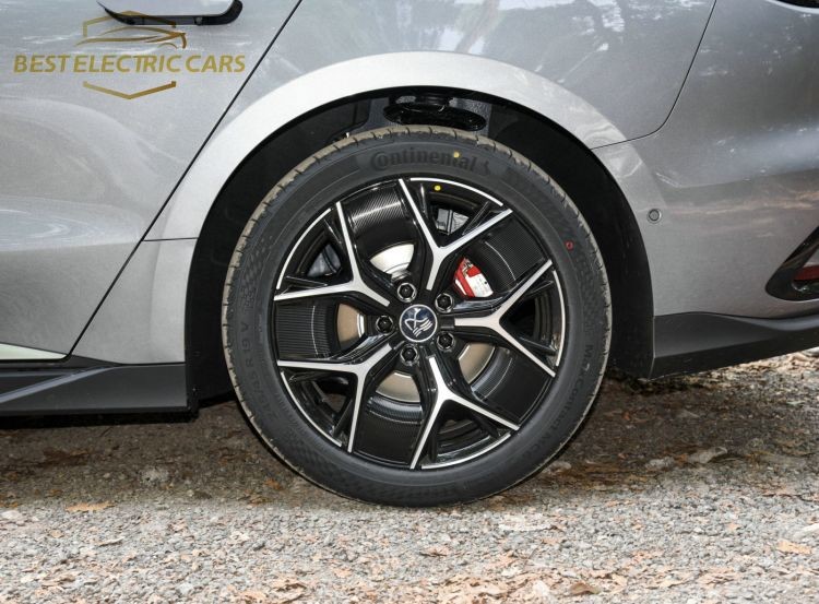 NEDC Pure 715 KM Four Wheel Drive Electric Car Front Mounted Byd EV