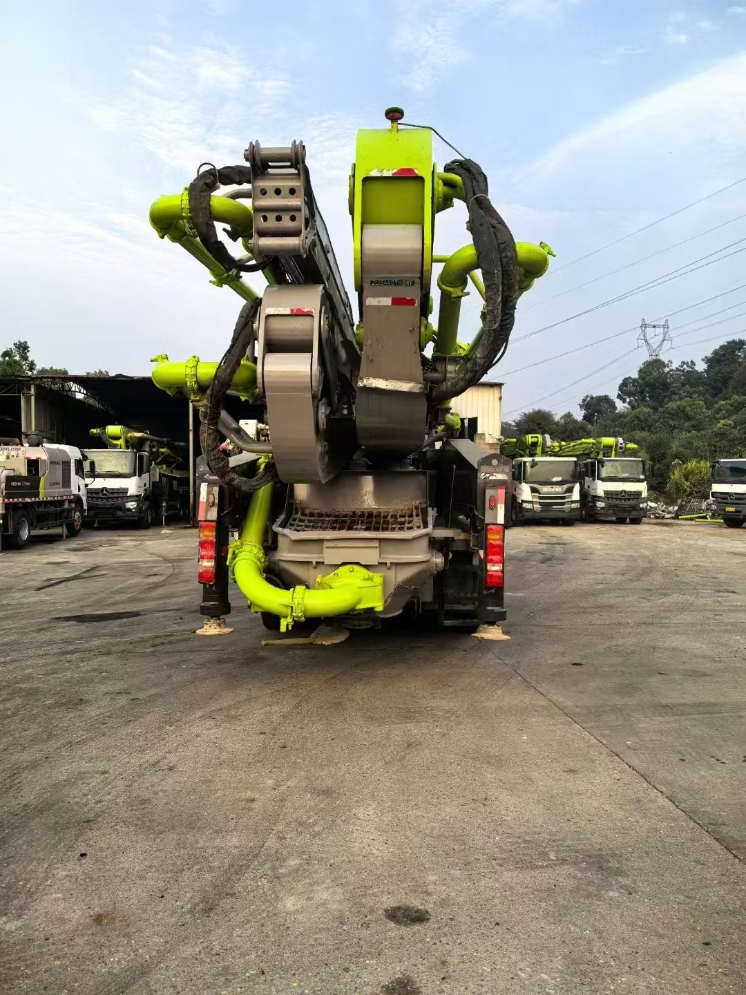 2020 ZLJ5440THBKF 63m Zoomlion 13804*2550*4000m National Six Sitrak Chassis White And Green Used Concrete Pump Truck