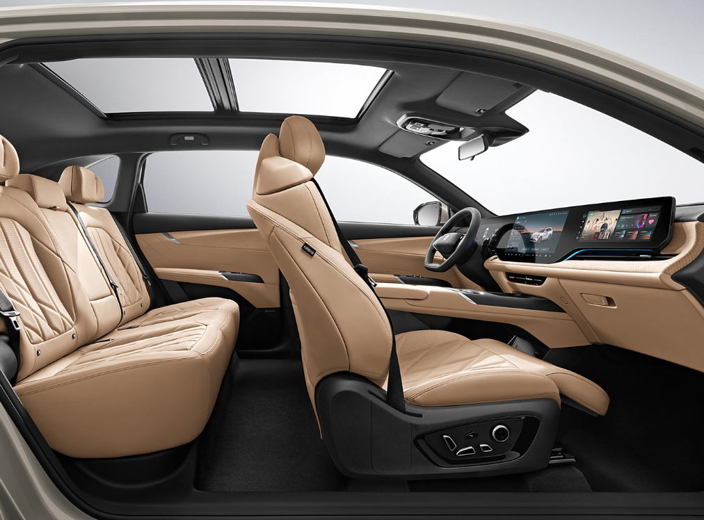 Electric Rear Window and Fuel Tank Capacity 50-80L Changan CS75 PLUS 1.5T SUV with 5-Seat 5-Door Panoramic Sunroof
