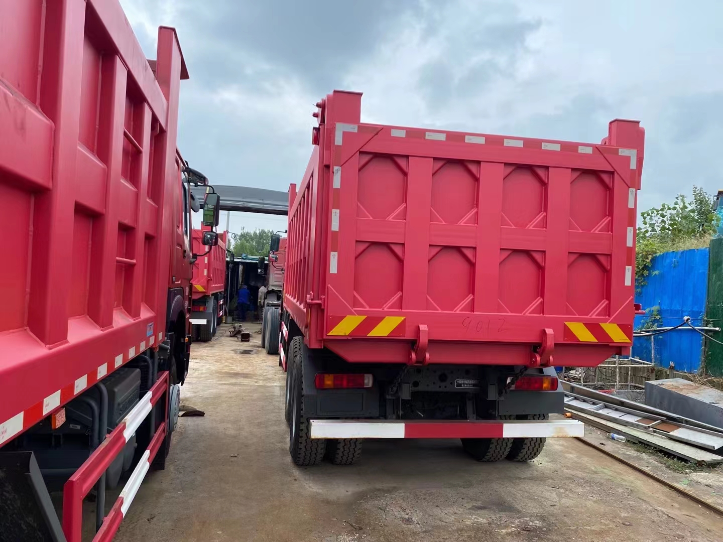Classic Edition HOWO V7 Heavy-Duty 6X4 Dump Truck with Driving type 6*4 and Maximum Torque Nm 1500-2000Nm