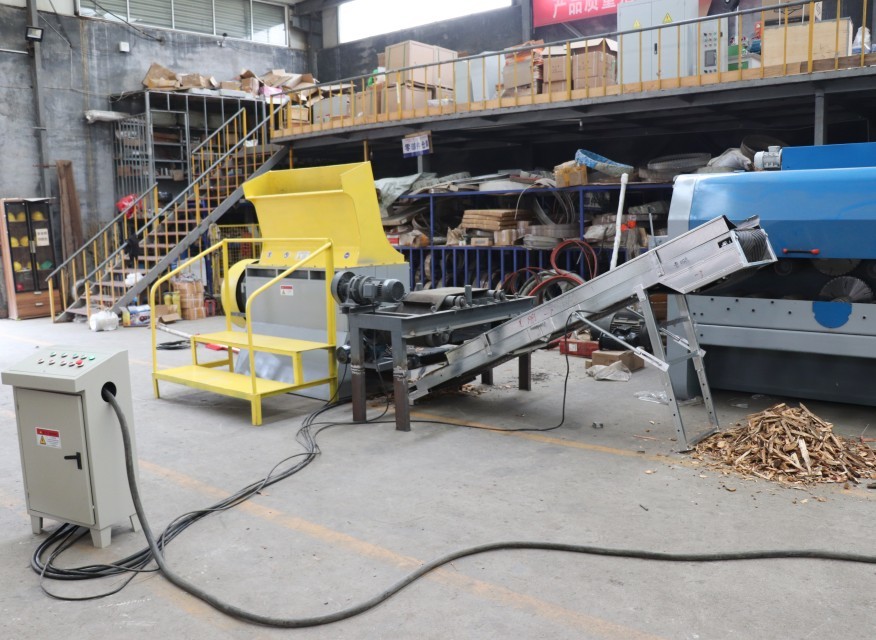 Small wood pallet crusher / nail wooden pallet crusher machine Pallet grinder