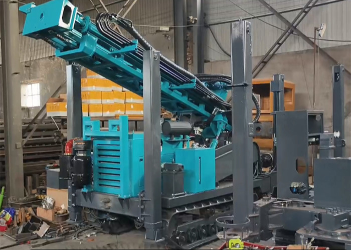 Self Propelled / Cargo Trailer Mounted Water Well Drilling Rig With Large Power Head